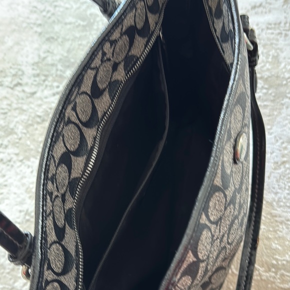 Elegant Black and Gray Tote Bag - Picture 3 of 3